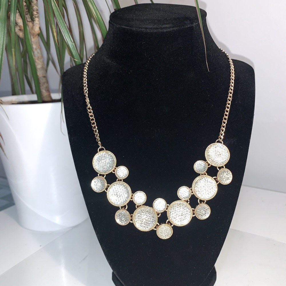 Elegant Gold Necklace 👑